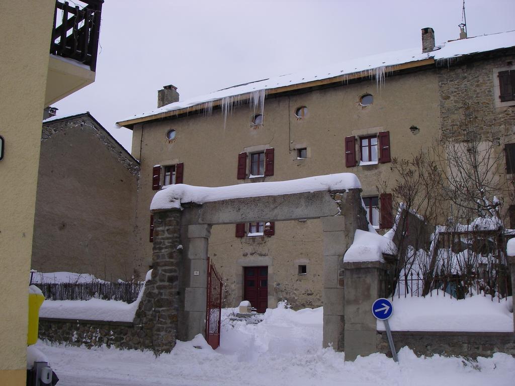 La Maison Bleue La Cabanasse المظهر الخارجي الصورة